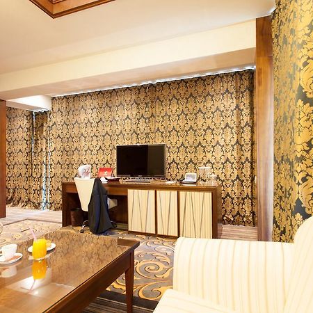 Metropolis Hotel Bistriţa Buitenkant foto