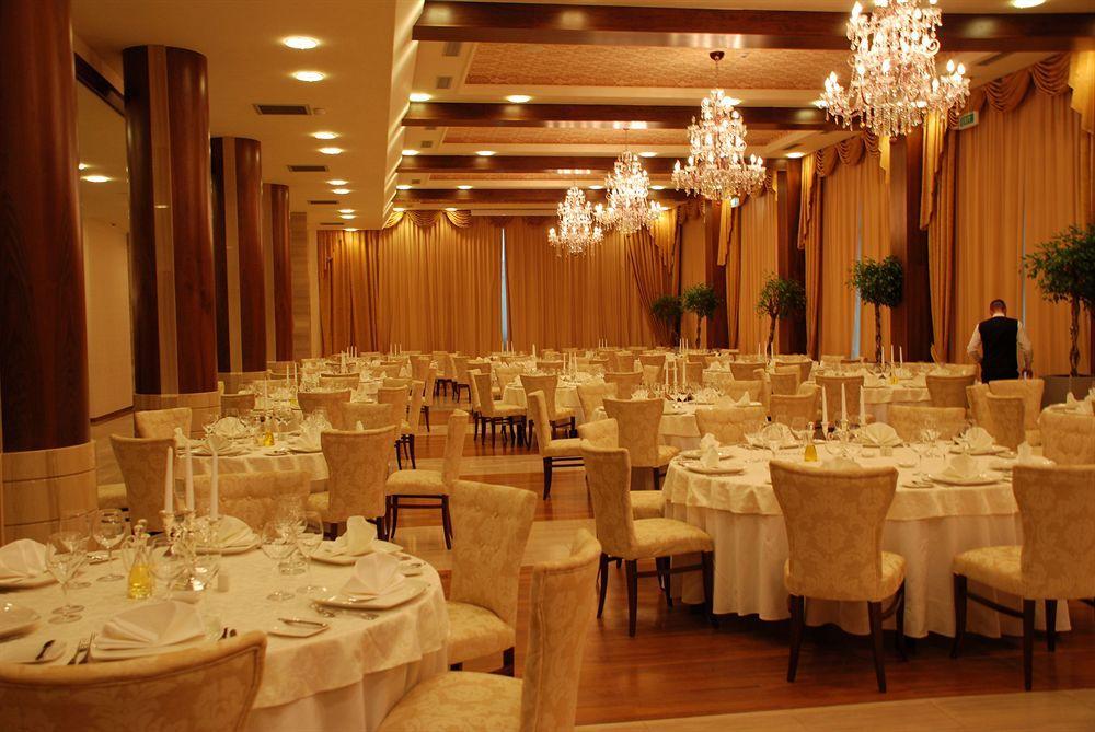 Metropolis Hotel Bistriţa Buitenkant foto