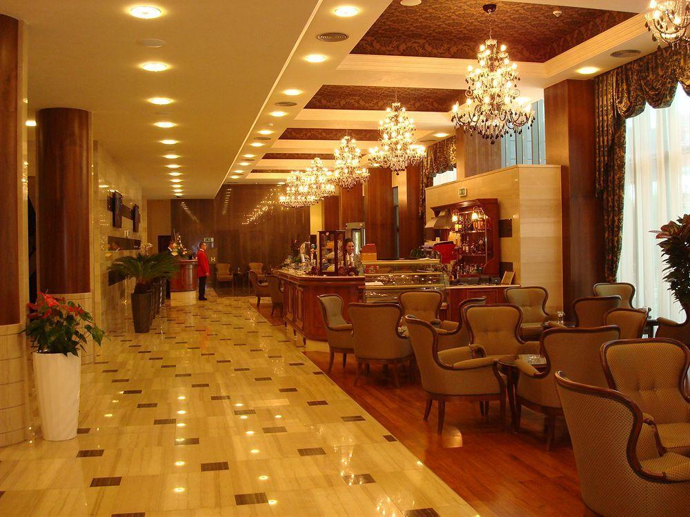 Metropolis Hotel Bistriţa Buitenkant foto