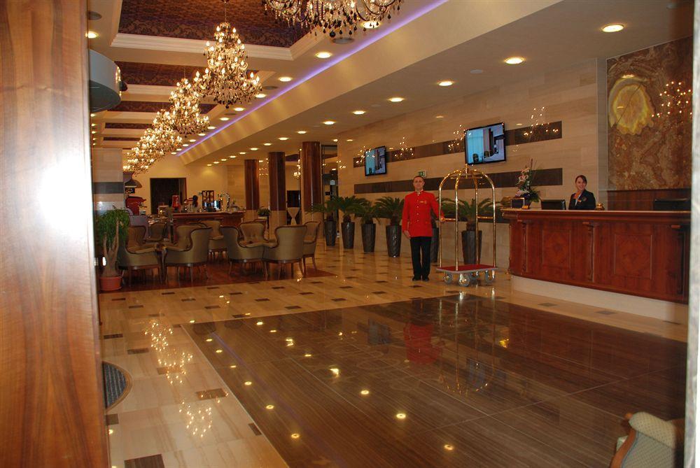 Metropolis Hotel Bistriţa Buitenkant foto