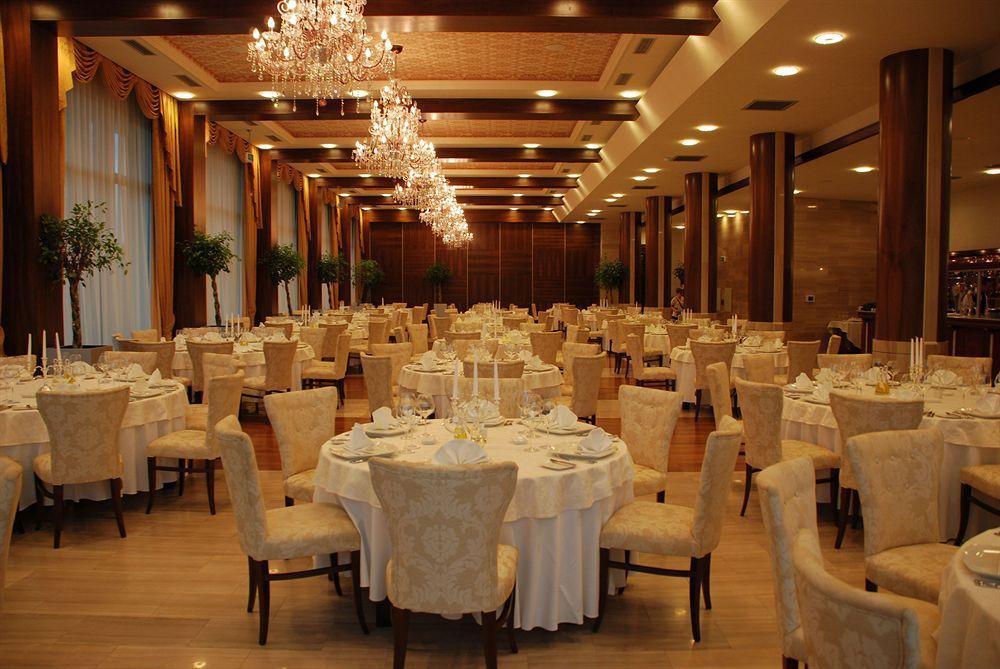 Metropolis Hotel Bistriţa Buitenkant foto