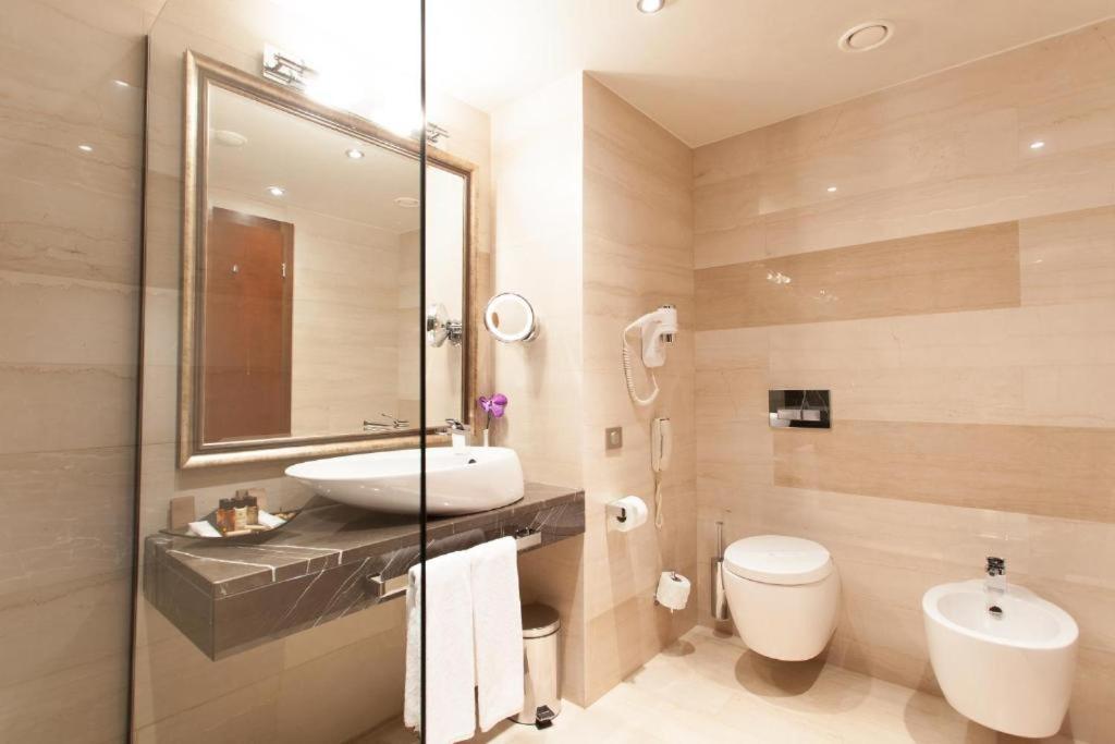 Metropolis Hotel Bistriţa Buitenkant foto