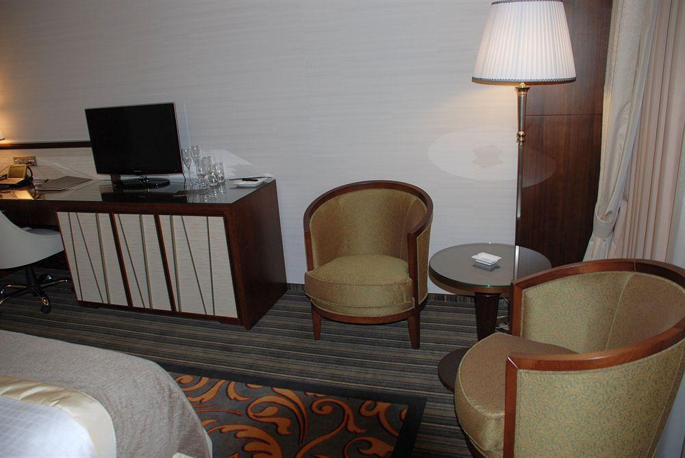 Metropolis Hotel Bistriţa Buitenkant foto