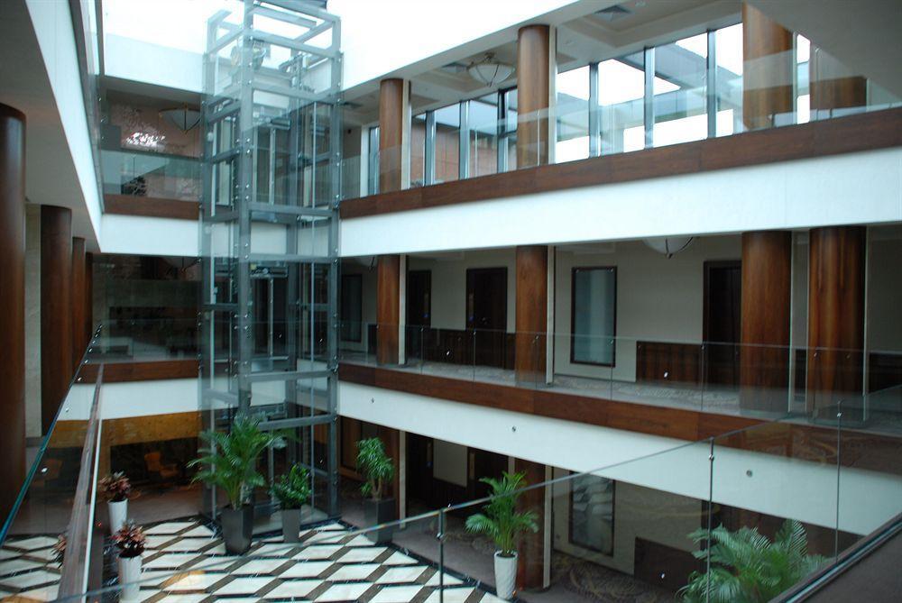 Metropolis Hotel Bistriţa Buitenkant foto