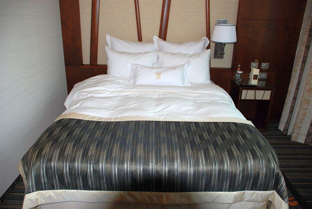 Metropolis Hotel Bistriţa Buitenkant foto