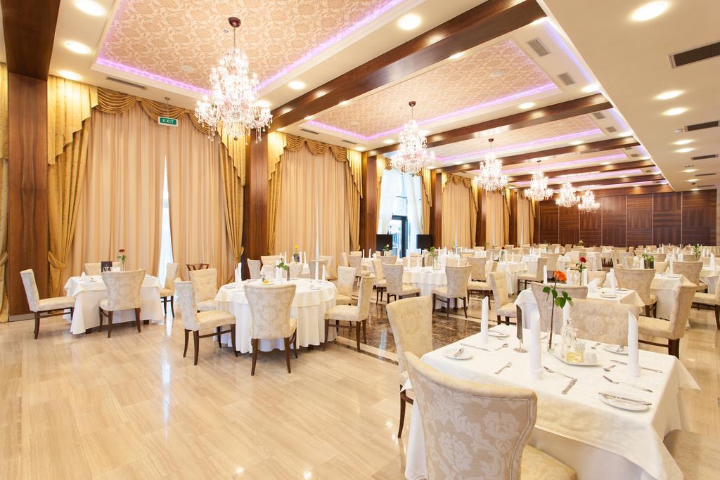 Metropolis Hotel Bistriţa Buitenkant foto
