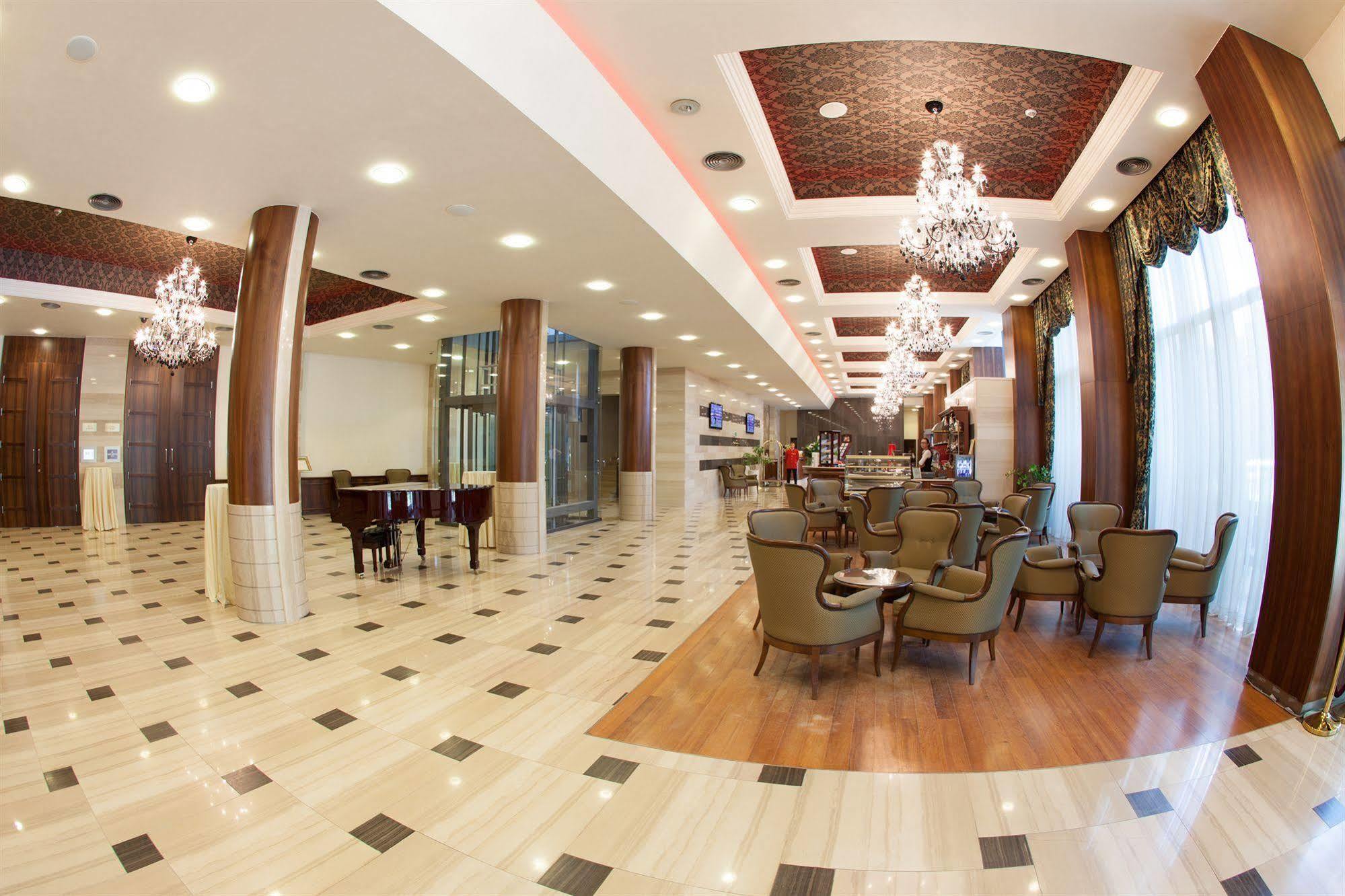 Metropolis Hotel Bistriţa Buitenkant foto