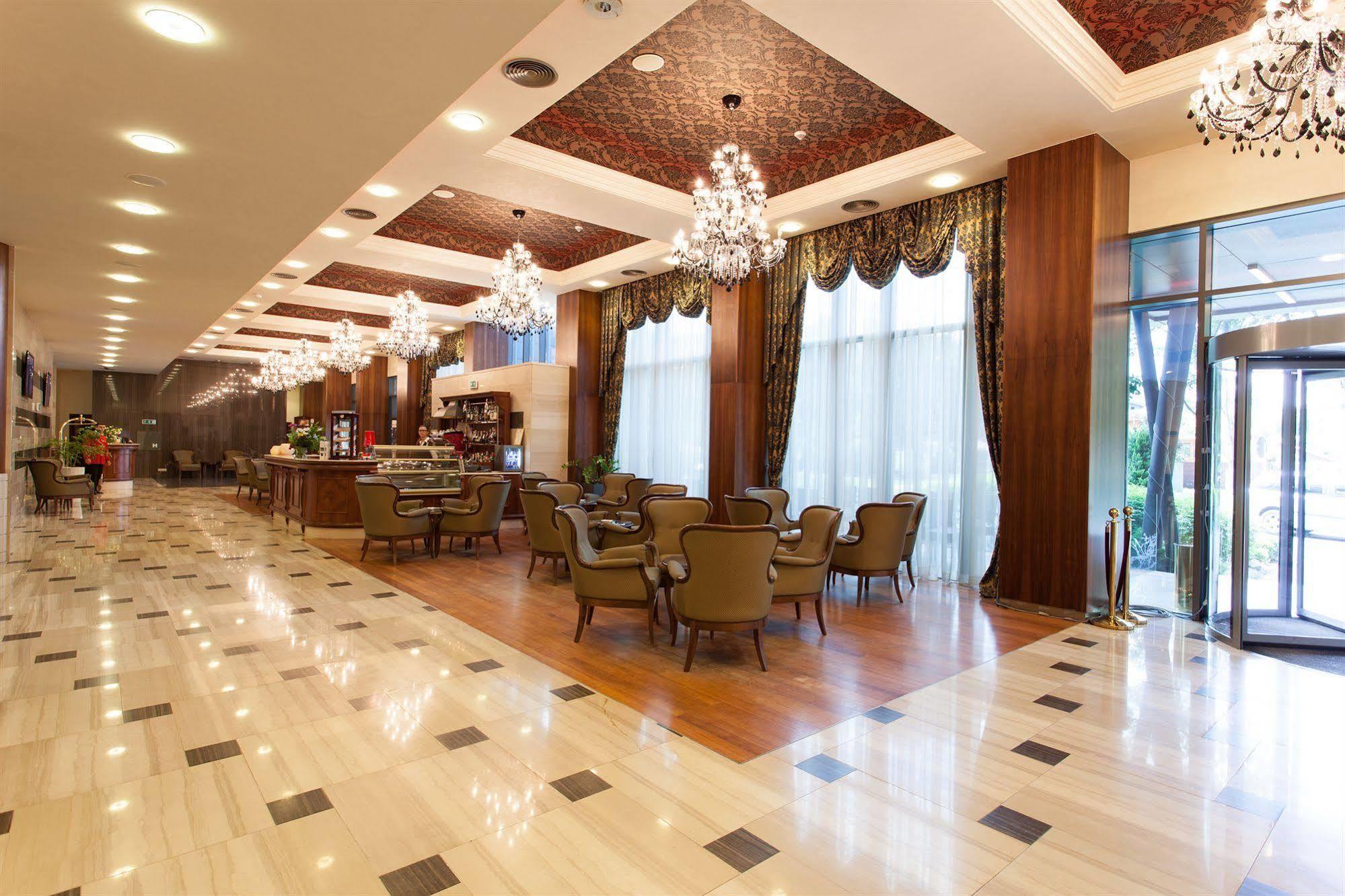 Metropolis Hotel Bistriţa Buitenkant foto