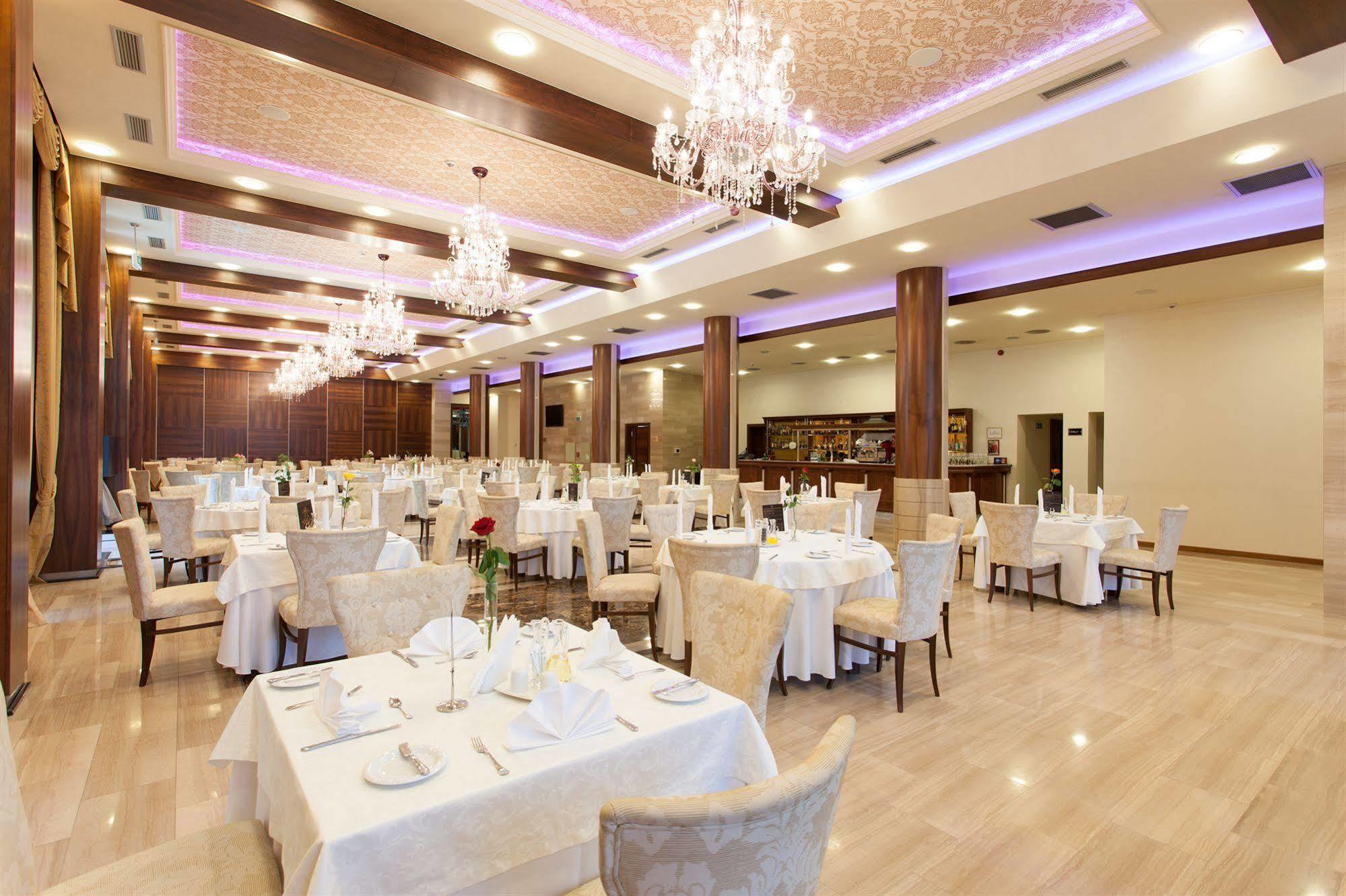 Metropolis Hotel Bistriţa Buitenkant foto
