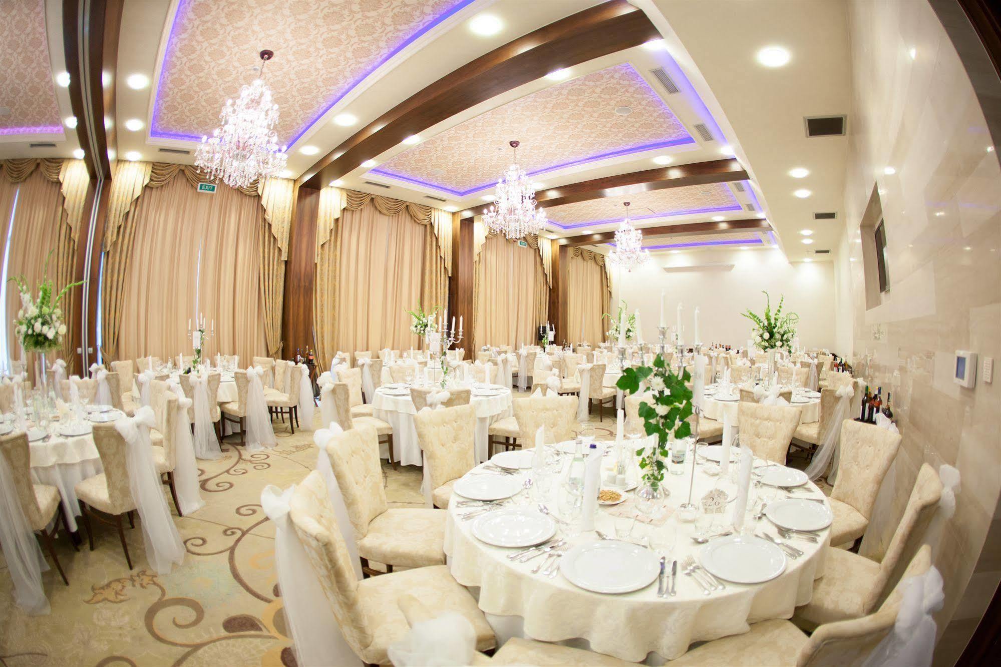 Metropolis Hotel Bistriţa Buitenkant foto