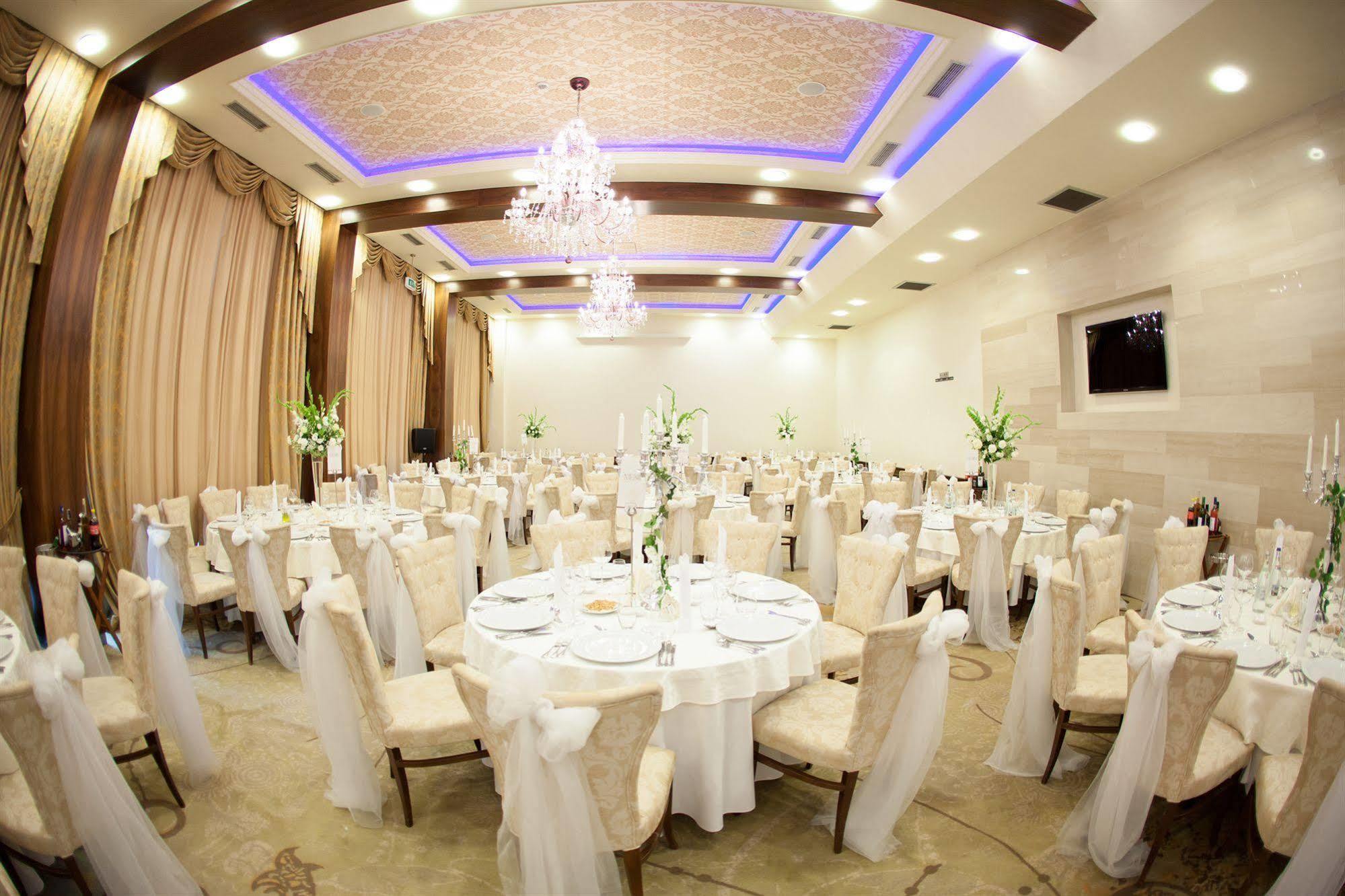 Metropolis Hotel Bistriţa Buitenkant foto
